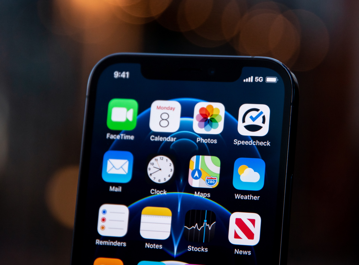 彝良苹果手机维修分享为什么 iPhone 12 在冬季会自动关机 